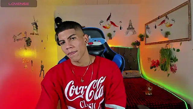 Snapshot of Damian_latinxxx chatting on 10/06/25, 12:52 Damian latinxxx online show from 10/06/25, 12:52