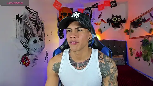 Snapshot of Damian_latinxxx chatting on 10/13/25, 03:06 Damian latinxxx online show from 10/13/25, 03:06