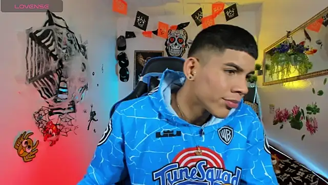 Snapshot of Damian_latinxxx chatting on 10/20/25, 02:56 Damian latinxxx online show from 10/20/25, 02:56