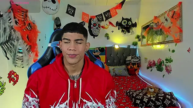 Snapshot of Damian_latinxxx chatting on 10/22/25, 03:07 Damian latinxxx online show from 10/22/25, 03:07