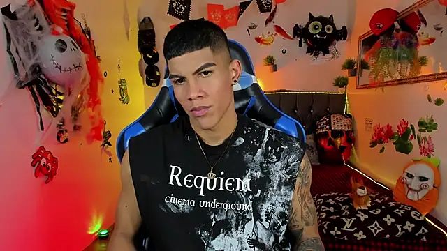 Snapshot of Damian_latinxxx chatting on 10/31/25, 03:07 Damian latinxxx online show from 10/31/25, 03:07