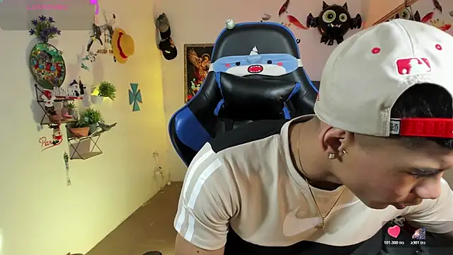 Snapshot of Damian_latinxxx chatting on 11/10/25, 03:05 Damian latinxxx online show from 11/10/25, 03:05