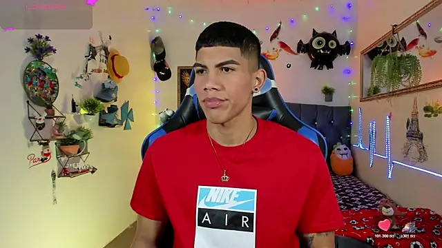 Snapshot of Damian_latinxxx chatting on 11/12/25, 03:18 Damian latinxxx online show from 11/12/25, 03:18