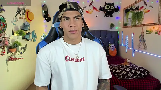 Snapshot of Damian_latinxxx chatting on 11/13/25, 03:16 Damian latinxxx online show from 11/13/25, 03:16