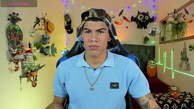 Snapshot of Damian_latinxxx chatting on 11/19/25, 03:06 Damian latinxxx online show from 11/19/25, 03:06