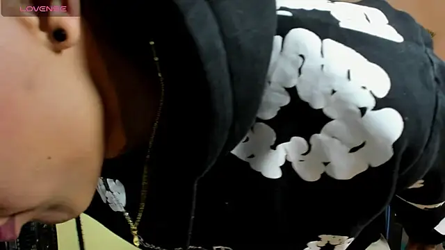 Snapshot of Damian_latinxxx chatting on 11/24/25, 03:17 Damian latinxxx online show from 11/24/25, 03:17