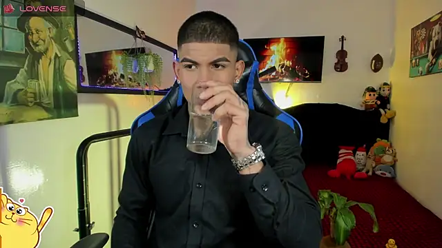 Snapshot of Damian_latinxxx chatting on 04/27/26, 12:08 Damian latinxxx online show from 04/27/26, 12:08