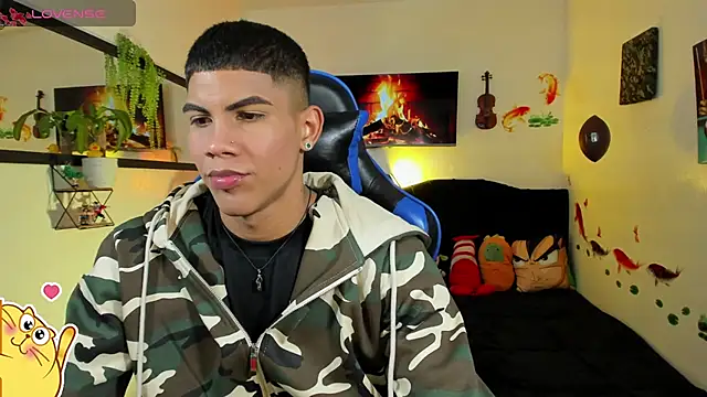 Snapshot of Damian_latinxxx chatting on 05/18/26, 03:02 Damian latinxxx online show from 05/18/26, 03:02