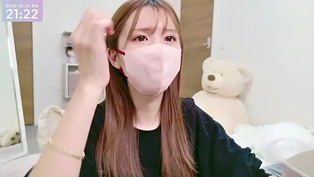 Snapshot of -SHINON- chatting on 10/24/25, 12:23 -SHINON- online show from 10/24/25, 12:23