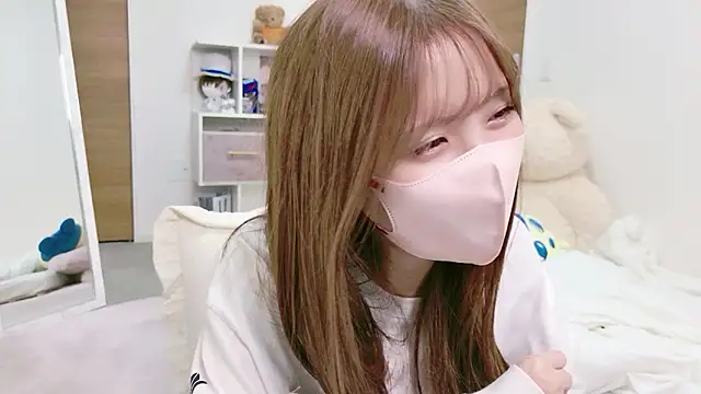 Snapshot of -SHINON- chatting on 11/14/25, 04:17 -SHINON- online show from 11/14/25, 04:17