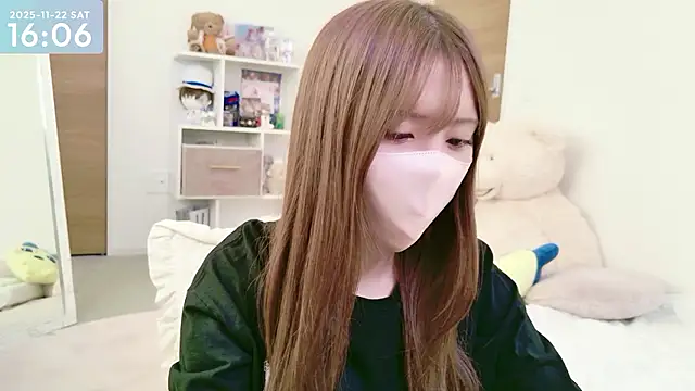 Snapshot of -SHINON- chatting on 11/22/25, 07:07 -SHINON- online show from 11/22/25, 07:07