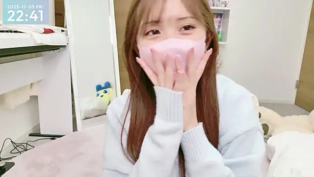 Snapshot of -SHINON- chatting on 12/05/25, 01:42 -SHINON- online show from 12/05/25, 01:42