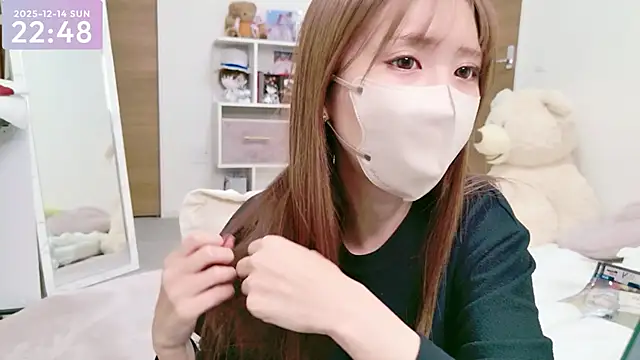 Snapshot of -SHINON- chatting on 12/14/25, 01:49 -SHINON- online show from 12/14/25, 01:49