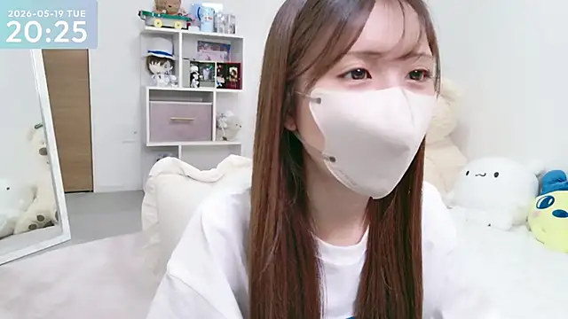 Snapshot of -SHINON- chatting on 05/19/26, 11:27 -SHINON- online show from 05/19/26, 11:27