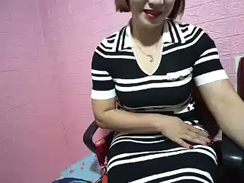 Snapshot of Mama-BigPussy chatting on 12/13/24, 02:21 Mama-BigPussy online show from 12/13/24, 02:21