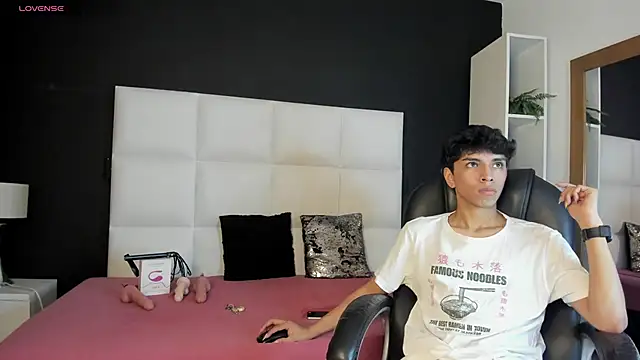 Snapshot of Santy_carrington chatting on 12/04/24, 08:29 Santy carrington online show from 12/04/24, 08:29