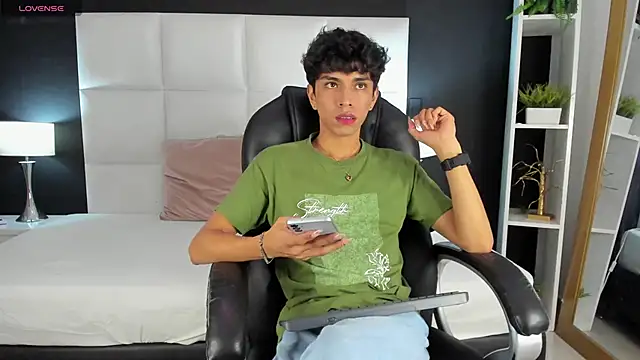 Santy carrington online show from 12/19/24, 08:34