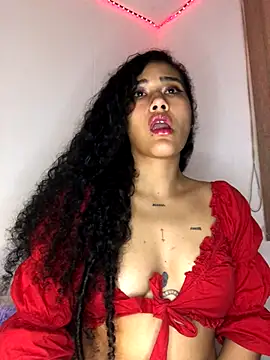 Snapshot of jaderossxx chatting on 12/08/24, 03:32 jaderossxx online show from 12/08/24, 03:32