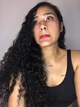 Snapshot of jaderossxx chatting on 12/16/24, 02:57 jaderossxx online show from 12/16/24, 02:57