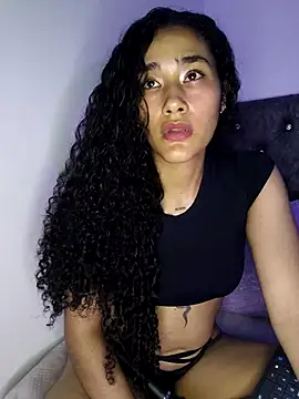 Snapshot of jaderossxx chatting on 10/05/25, 02:10 jaderossxx online show from 10/05/25, 02:10