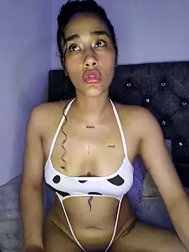 Snapshot of jaderossxx chatting on 11/14/25, 12:09 jaderossxx online show from 11/14/25, 12:09