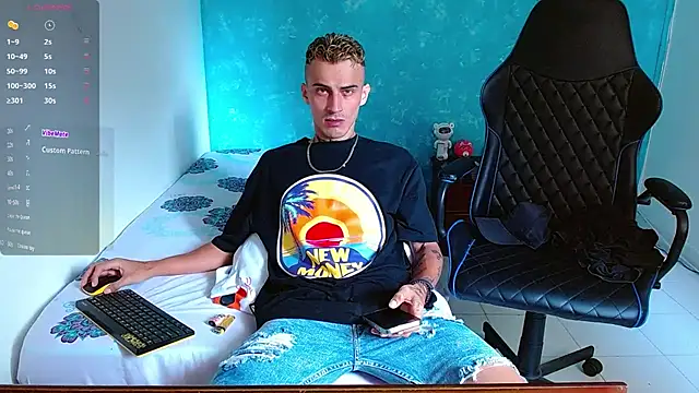 bray hotboy777 online show from 01/09/25, 04:17