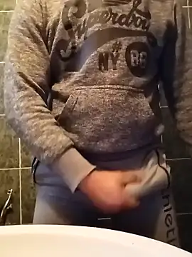 Snapshot of franko1987 chatting on 01/12/25, 06:39 franko1987 online show from 01/12/25, 06:39