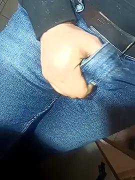 Snapshot of franko1987 chatting on 02/25/25, 05:30 franko1987 online show from 02/25/25, 05:30