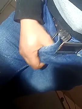 Snapshot of franko1987 chatting on 03/10/25, 05:33 franko1987 online show from 03/10/25, 05:33