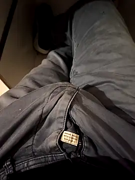 Snapshot of franko1987 chatting on 11/23/25, 04:23 franko1987 online show from 11/23/25, 04:23