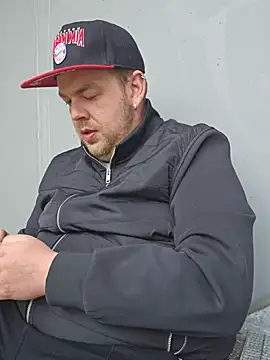 PupW0lfy online show from 10/13/25, 10:37