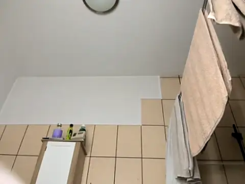 Snapshot of Milky_hairy_mommy chatting on 11/15/25, 08:27 Milky hairy mommy online show from 11/15/25, 08:27