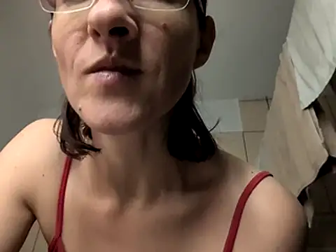 Snapshot of Milky_hairy_mommy chatting on 11/29/25, 08:45 Milky hairy mommy online show from 11/29/25, 08:45