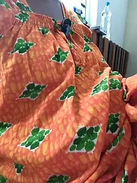 Snapshot of Tamil--Rani chatting on 02/06/25, 09:53 Tamil--Rani online show from 02/06/25, 09:53