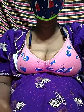 Snapshot of Tamil--Rani chatting on 03/08/25, 08:14 Tamil--Rani online show from 03/08/25, 08:14