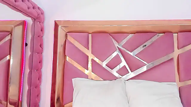 Britanymooree online show from 04/18/26, 08:42