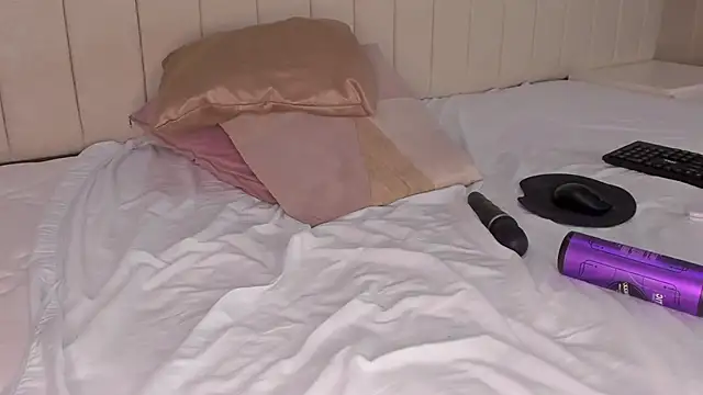 Snapshot of Littleolivia_ chatting on 03/01/25, 05:27 Littleolivia online show from 03/01/25, 05:27