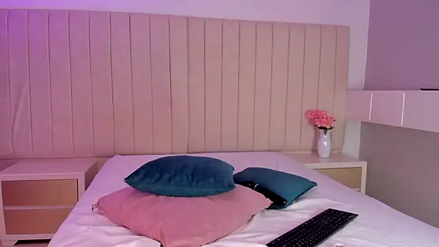 Littleolivia  online show from 03/11/26, 02:23