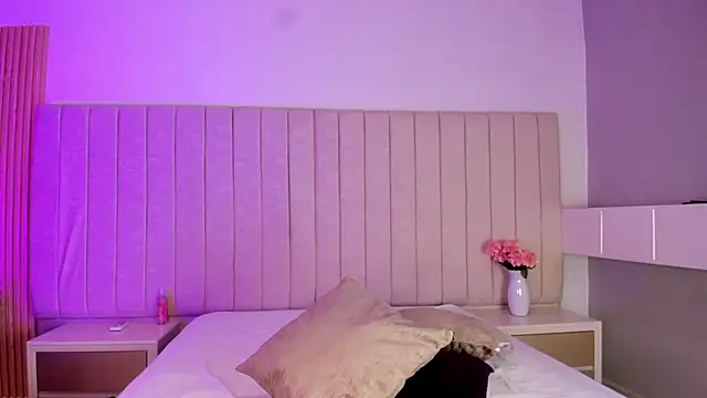 Littleolivia  online show from 03/24/26, 02:00