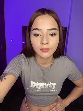 Snapshot of Veronica_isaza__ chatting on 01/17/25, 10:23 Veronica isaza online show from 01/17/25, 10:23