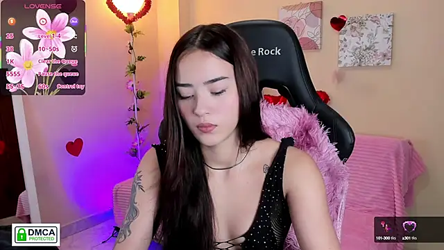 Snapshot of Veronica_isaza__ chatting on 02/16/25, 12:43 Veronica isaza online show from 02/16/25, 12:43