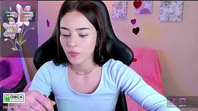 Snapshot of Veronica_isaza__ chatting on 03/11/25, 03:45 Veronica isaza online show from 03/11/25, 03:45