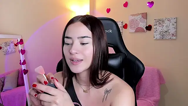 Snapshot of Veronica_isaza__ chatting on 03/20/25, 01:26 Veronica isaza online show from 03/20/25, 01:26