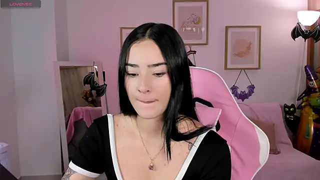 Snapshot of Veronica_isaza__ chatting on 10/05/25, 12:47 Veronica isaza online show from 10/05/25, 12:47