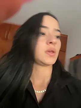 Snapshot of Veronica_isaza__ chatting on 10/17/25, 07:16 Veronica isaza online show from 10/17/25, 07:16
