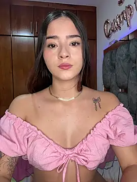 Snapshot of Veronica_isaza__ chatting on 05/14/26, 03:13 Veronica isaza online show from 05/14/26, 03:13