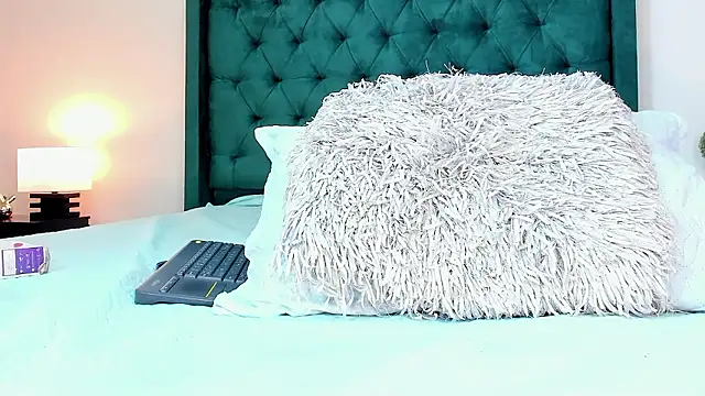 Snapshot of Orianaa_Kade chatting on 12/05/24, 04:55 Orianaa Kade online show from 12/05/24, 04:55