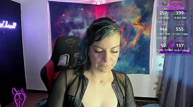 Snapshot of cocochanell6666 chatting on 03/15/25, 10:00 cocochanell6666 online show from 03/15/25, 10:00