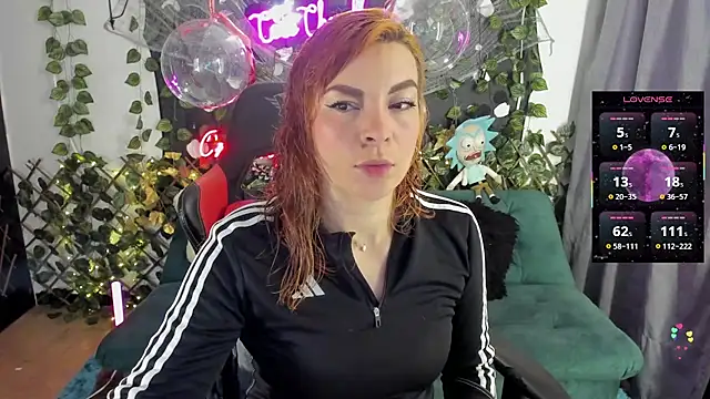 Snapshot of cocochanell6666 chatting on 10/24/25, 07:05 cocochanell6666 online show from 10/24/25, 07:05