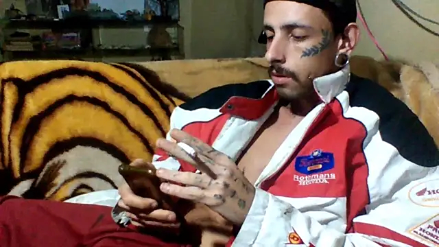 Snapshot of sellvageria chatting on 10/12/25, 10:20 sellvageria online show from 10/12/25, 10:20